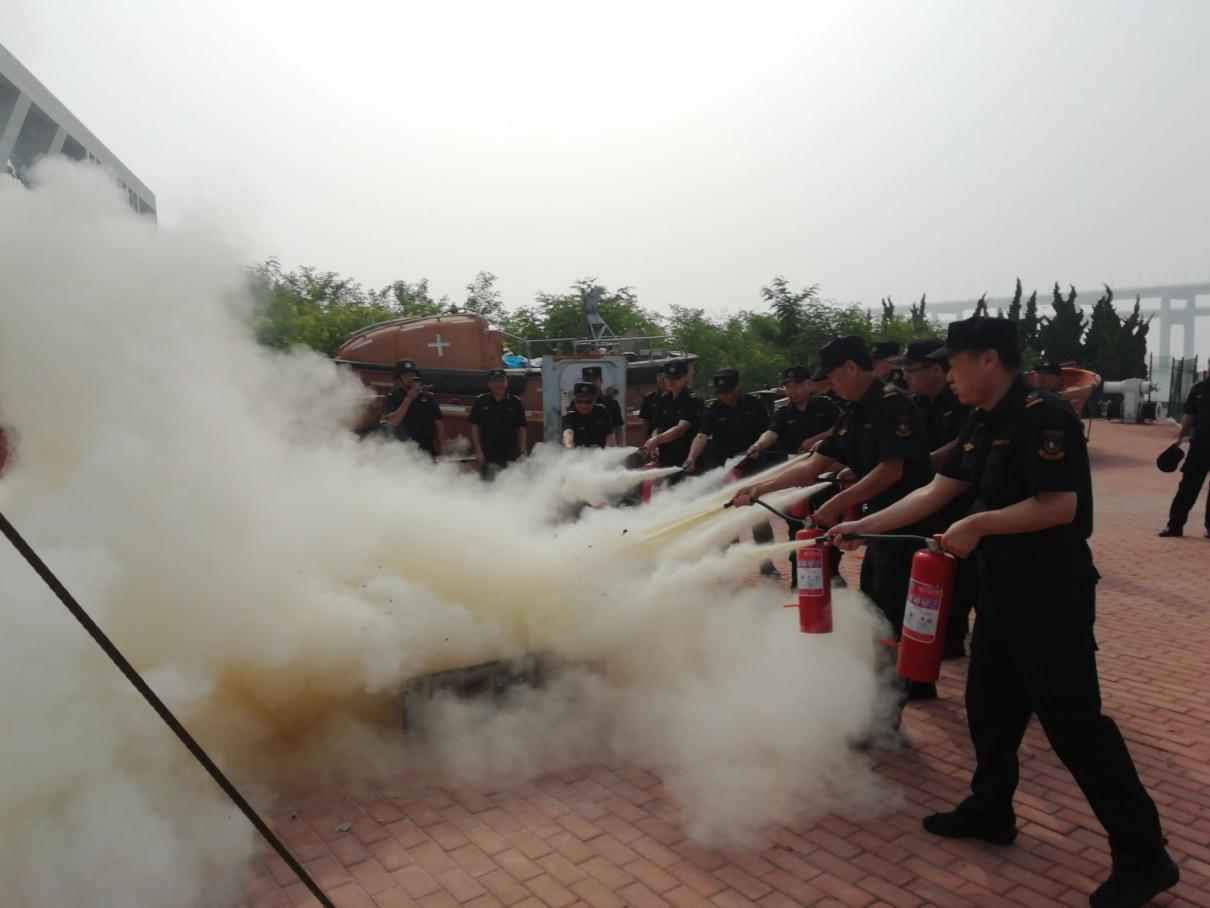 我校开展安全保卫人员消防培训演练活动