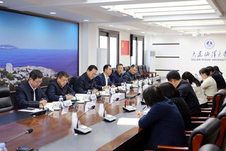 校党委研究部署启动深入贯彻中央...