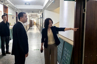 校长杜明带队深入附属黑石礁小学...
