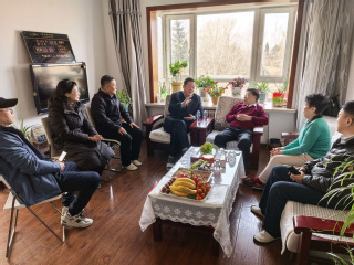 校领导春节前夕走访慰问老干部、...