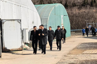 校党委书记衣庆焘、副书记李智军...